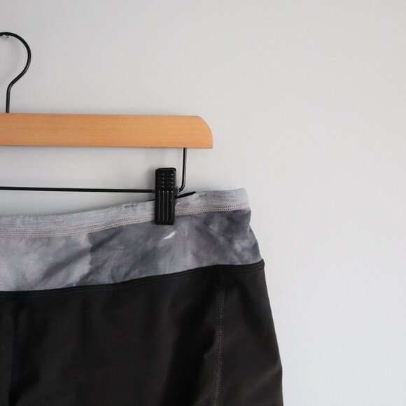 Lululemon Womens Black Sz 8 Turbo Run Athletic Pocket Shorts - Picture 4 of 10